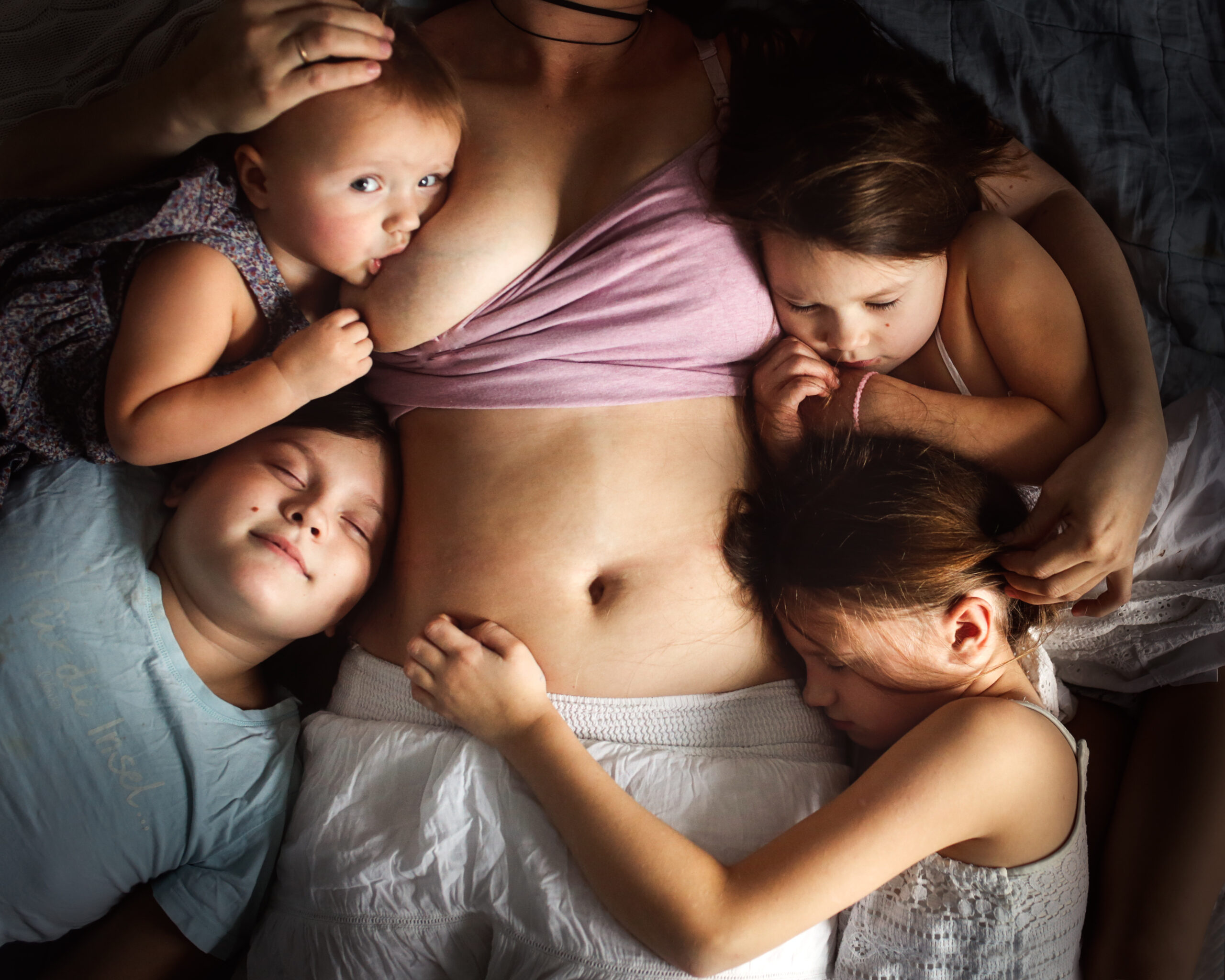 TANDEM motherhood-mom-real-body-with-four-children-brea-2026-03-09-23-06-54-utc